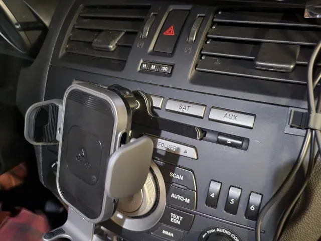 Car CD Slot Ball Mount - 17mm ball - 4mm thick — Image 4 of 7