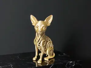 Elegante escultura de Chihuahua de pelo corto
