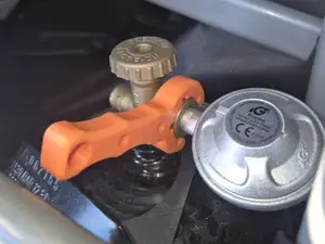 V2 Schlüssel Gasflaschen-Verschraubung mit Magnet