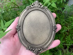 Simple Ornate Oval Frame - Wall Decor