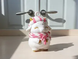 Козочка в шапочке с леденцом