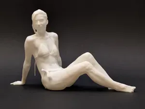 Relaxing Beach Woman - Summer Diorama Figure