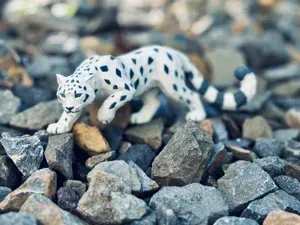Low-Poly Snow Leopard