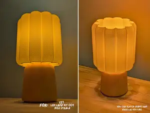 Blumenförmige Lampe mit Korbstruktur