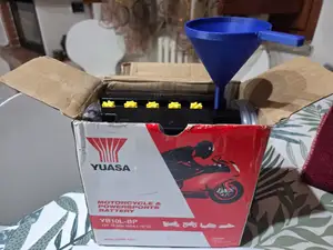 Imbuto per inserimento liquidi nelle BATTERIE 