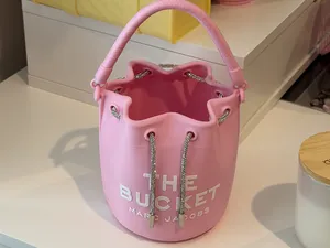 Marc Jacobs "The Bucket" / giftbag 