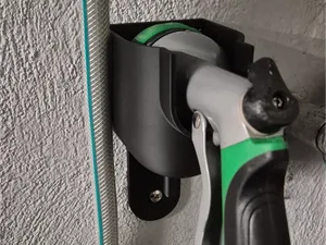 Garden hose nozzle wall mount with drain
