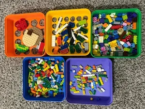 Stackable sorting bins for brick toys
