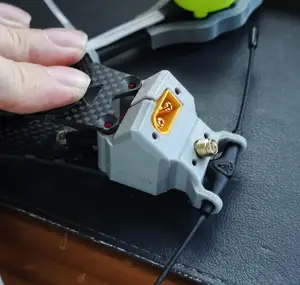 QAV-S 5寸穿越机天线座，带XT60-M座、图传天线座、黑羊接收机座
