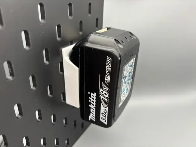 IKEA SKÅDIS Holder for Makita 18V LXT Battery — Фото 14 из 15