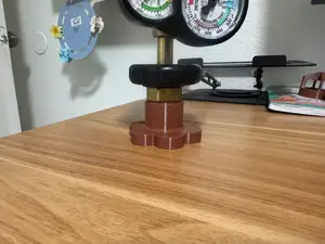 Nitrogen pressure regulator cap