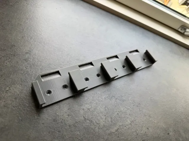 Makita LXT 18V Battery Wall Mount (1-4 Batteries) — Image 8 of 8