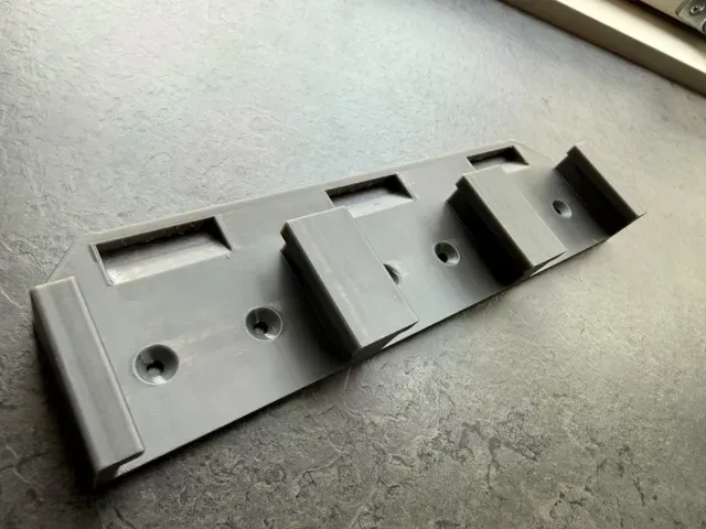 Makita LXT 18V Battery Wall Mount (1-4 Batteries) — Image 7 of 8