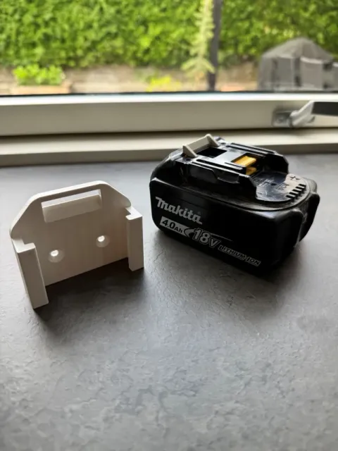 Makita LXT 18V Battery Wall Mount (1-4 Batteries) — Image 2 of 8