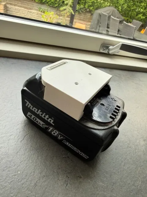 Makita LXT 18V Battery Wall Mount (1-4 Batteries) — Image 3 of 8