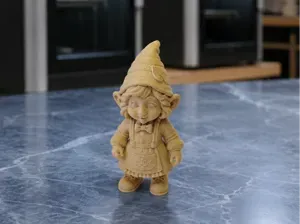 Freundliche Elfenmaedchen Figur mit Hut