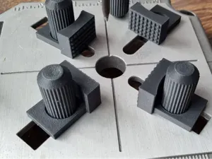 M4 remix of Dremel Workstation clamps (vise)