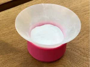 Funnel for protein powder container filling