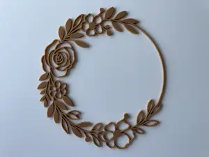 Blumenkranz und Türkranz