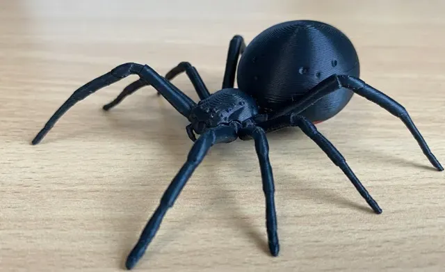 The most realistic black widow spider — Фото 2 из 2
