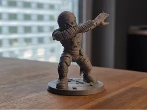 Dabbing Mummy Figurine: Halloween Desk Statue