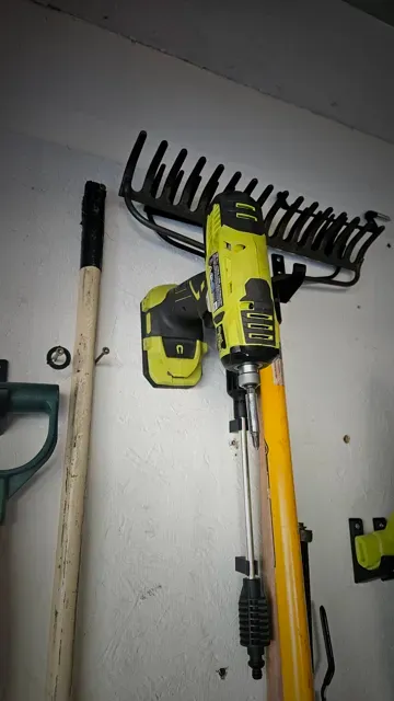 Ryobi Tool Wall Mount, Angled So it won't Fall Off — Фото 6 из 14