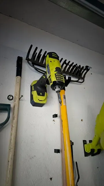Ryobi Tool Wall Mount, Angled So it won't Fall Off — Фото 3 из 14