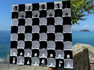 Vertical chessboard- modular, magnetic, detachable