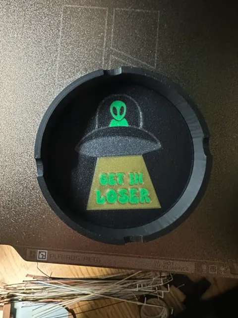 Removable base ash tray, Alien! — Image 3 of 3