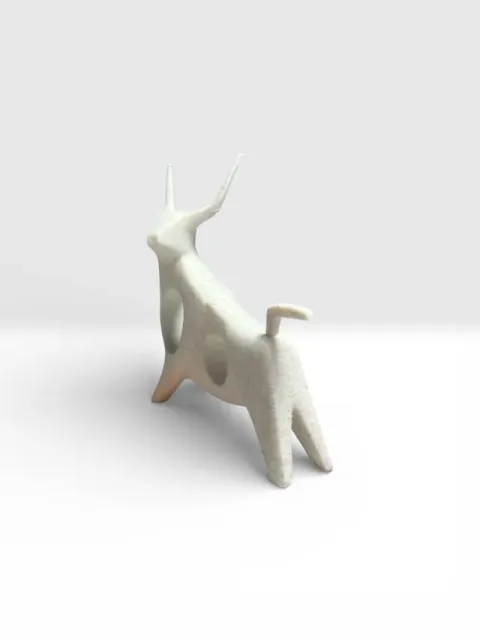 Abstract Bull Sculpture – Modern Minimalist Decor — Фото 6 из 6