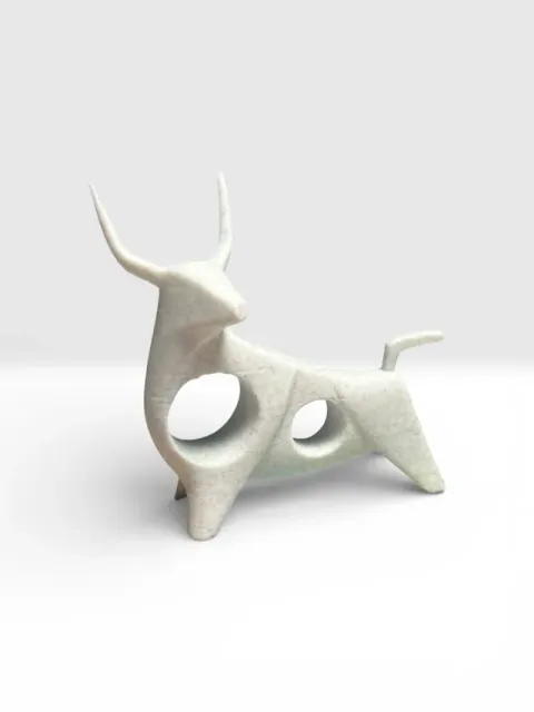 Abstract Bull Sculpture – Modern Minimalist Decor — Фото 2 из 6