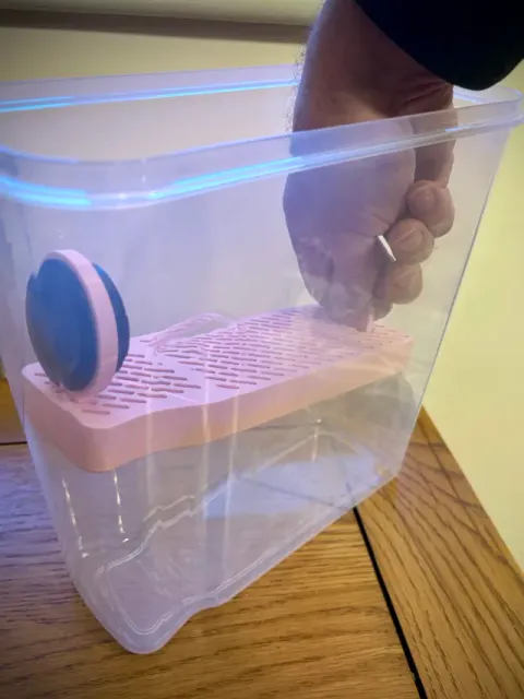 Desiccant tray w/ thumb grip Amazon 4L Storage Box — Фото 3 из 5