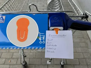 Einkaufswagenchip mit Zettelhalter