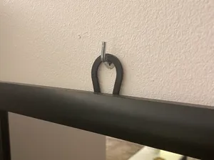 Universal Mirror & Frame Wall Hanger