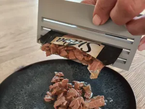 Cat Food Pouch Scraper (Minimalist Edition)