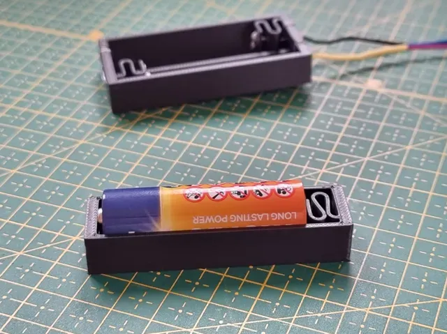 Parametric Battery Case AA / AAA — Image 4 of 4