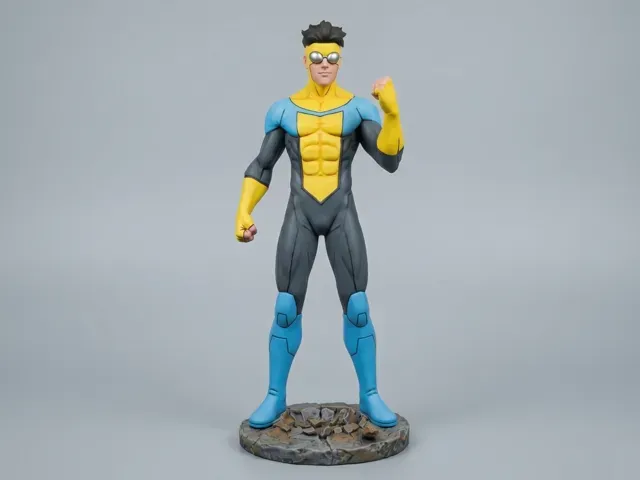 Invincible - Mark Grayson - Heroic Stance + Base