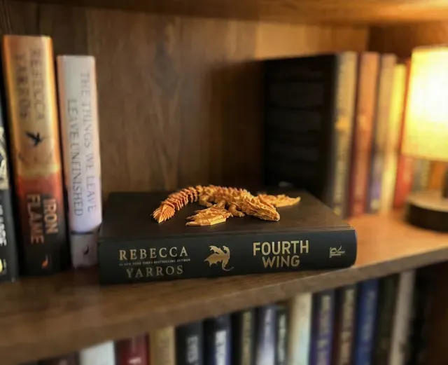 Articulated golden Dragon "Andarna" — Image 3 of 8