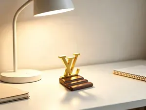 LV路易威登手机支架