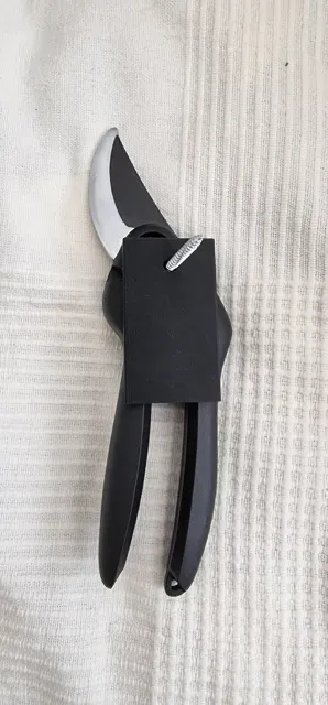 Fiskars P26 Singlestep Bypass Pruner holder — Image 4 of 8