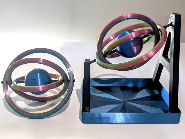 Atomic Desk Toy – Spinning Atom Pencil Holder — Фото 5 из 7