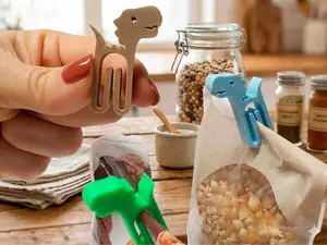 Mini Clip Dinosaur - Close bags packages envelopes