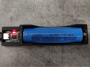 Box con modulo TP4056 per ricarica batterie 18650