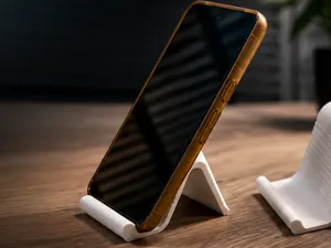 Minimalistischer 3D-gedruckter Smartphone-Ständer
