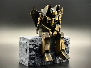 Sad G1 Strascream Transformer sitting on a ledge!