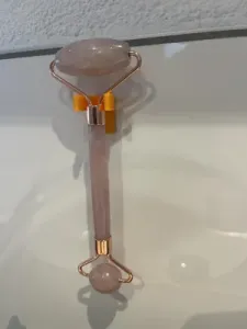 Jade Roller Wall Mount