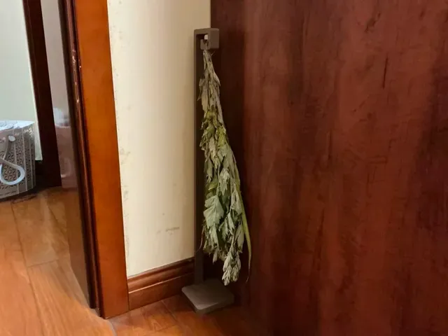 【悬月】—— 回纹落地挂架 — Image 2 of 3