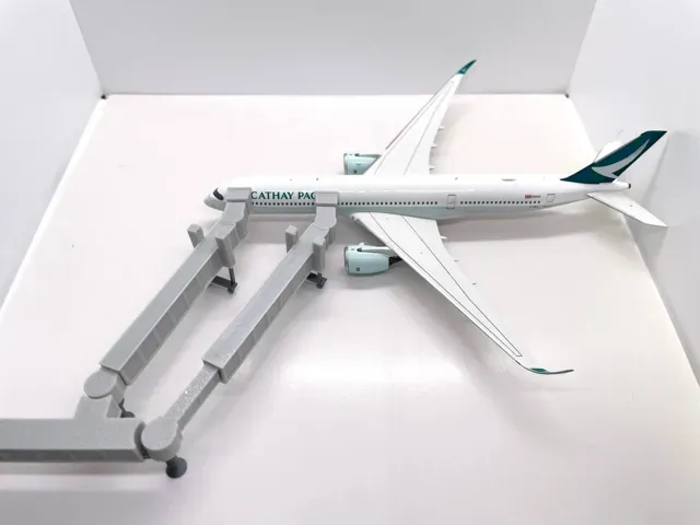 Airport Dual Widebody Jetways 1:400 GSE — Image 2 of 7