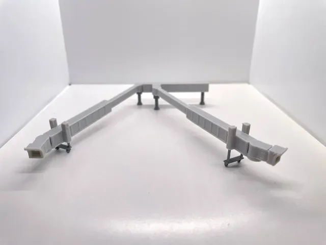 Airport Dual Widebody Jetways 1:400 GSE — Image 7 of 7