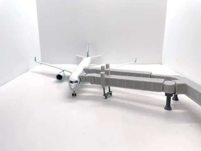 Airport Dual Widebody Jetways 1:400 GSE — Image 6 of 7